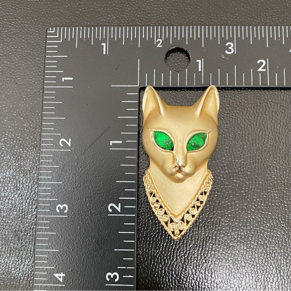 Vintage A.J.C. Signed Egyptian Cat Green Eyes Gold-tone Brooch - Picture 10 of 12